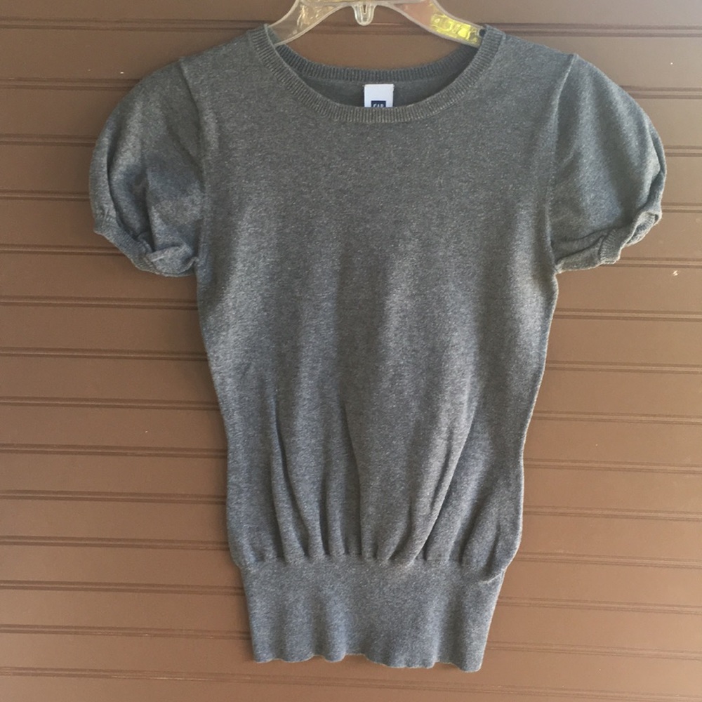Grey short sleeved sweater